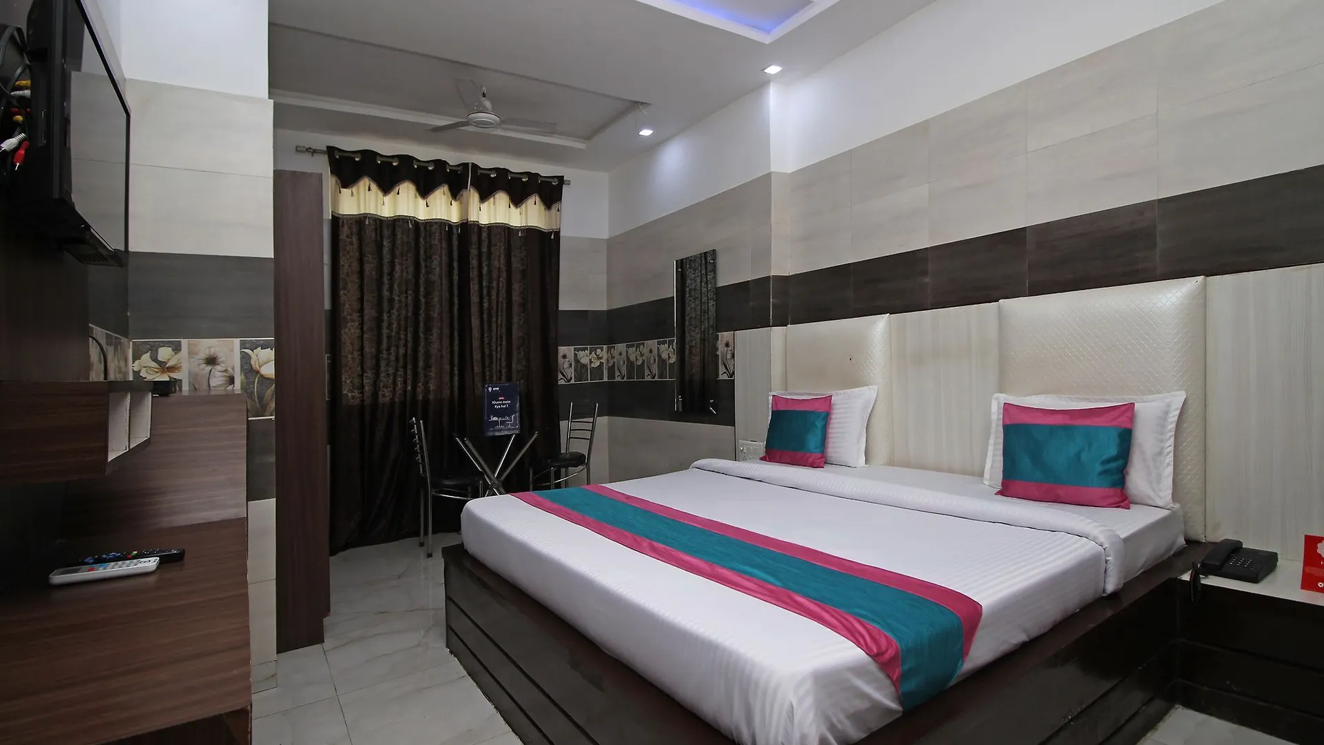 **  Oyo 8743 Hotel Ravi Palace Agra  India