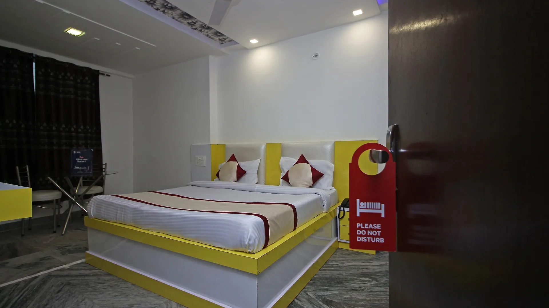 **  Oyo 8743 Hotel Ravi Palace Agra  India